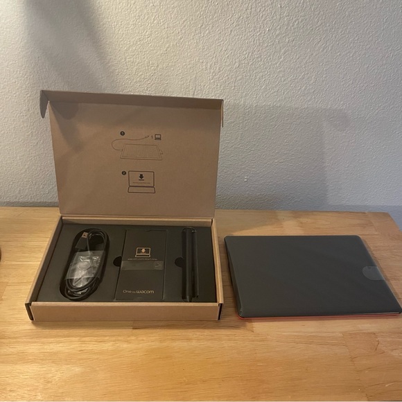 One by Wacom Digital Drawing Tablet Pen Pad - Small - Picture 6 of 10